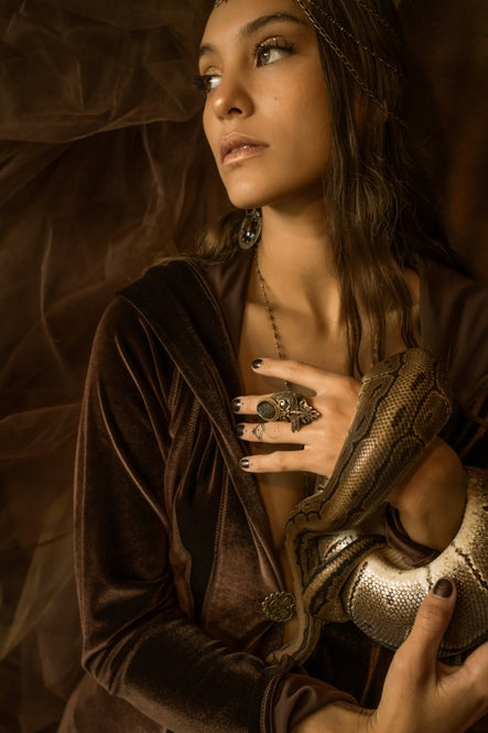 Cavern Lantern Finger Armor Ring - La De Da