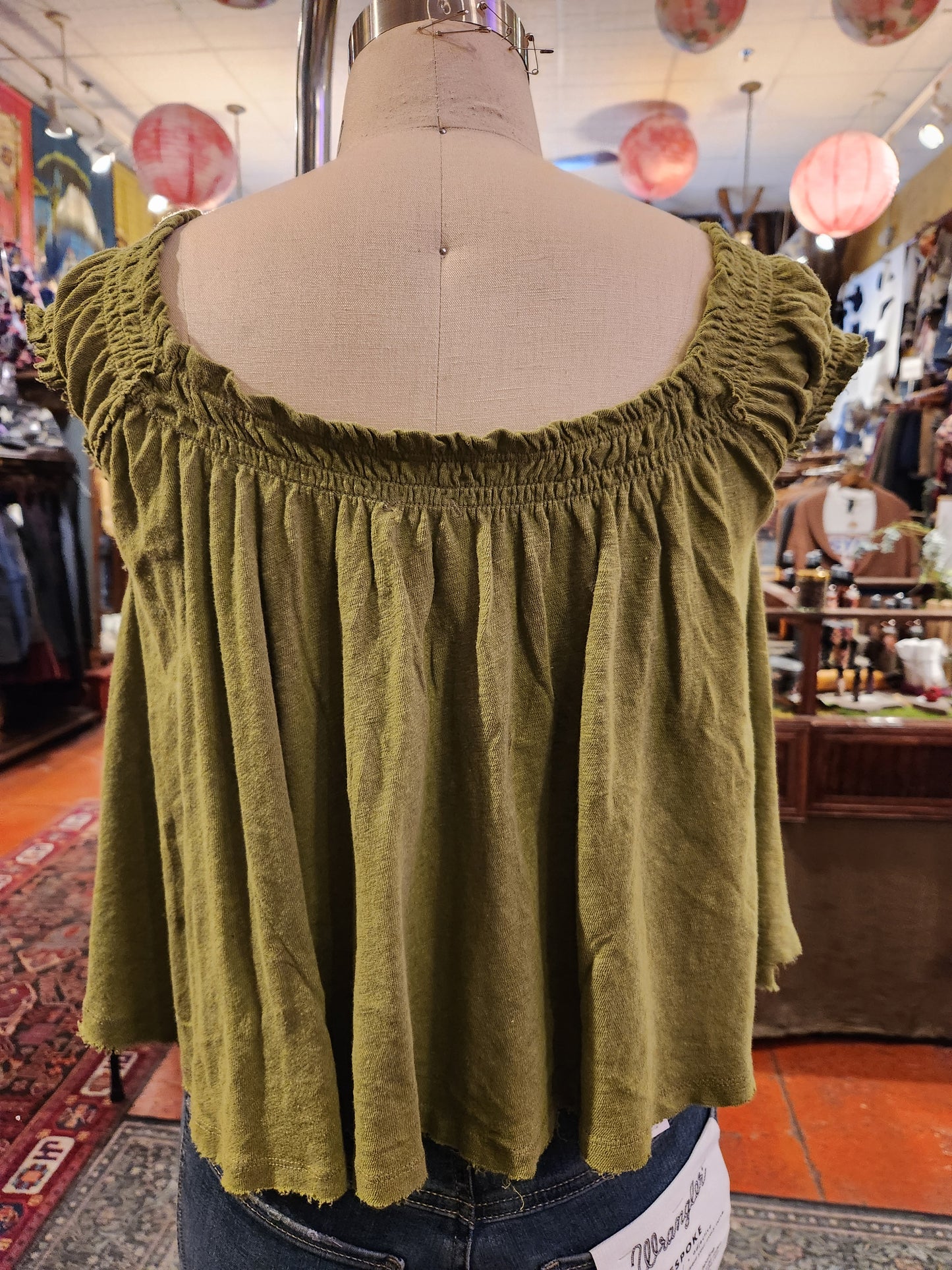 Dahlia Tee - Cardamon Seed