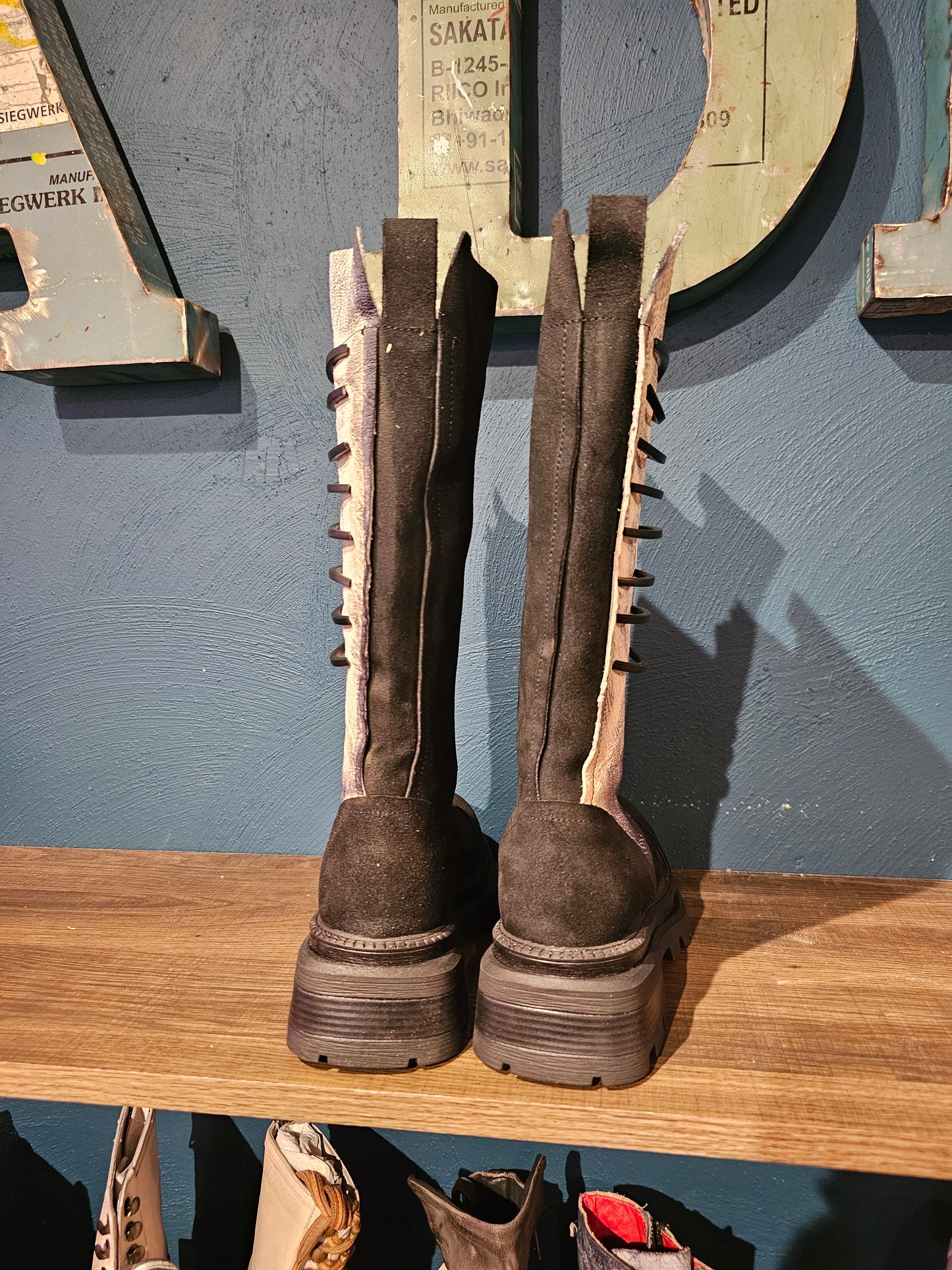 Tucanno Boot - Black & White
