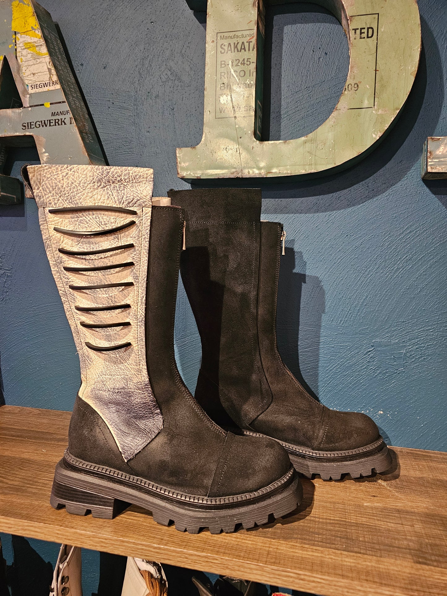 Tucanno Boot - Black & White