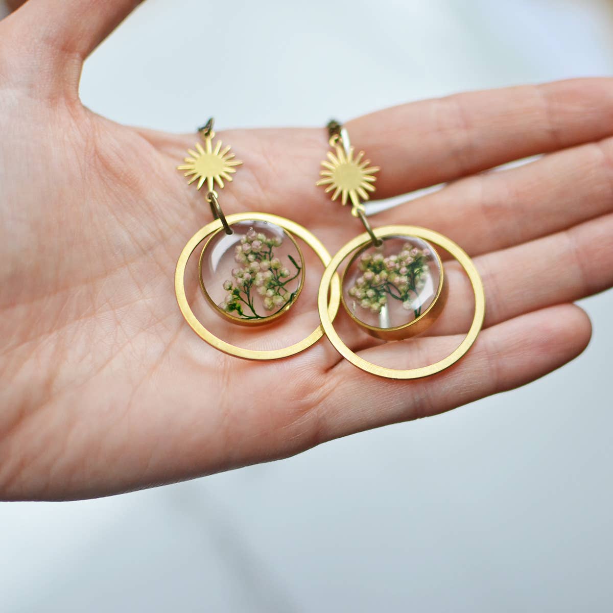 RICEFLOWER circle brass botanical necklace - La De Da