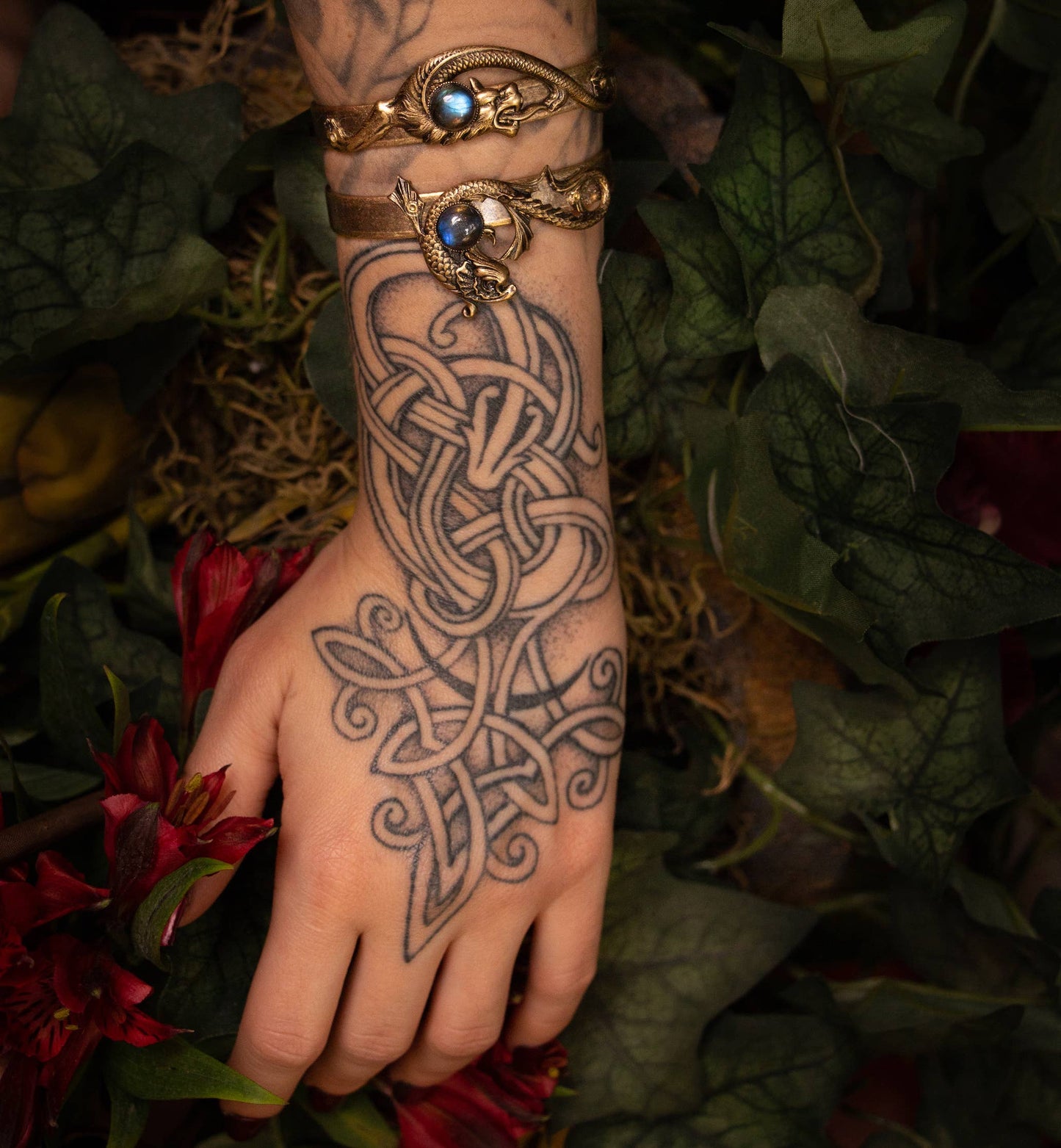 Gargoyle Fins Cuff - La De Da