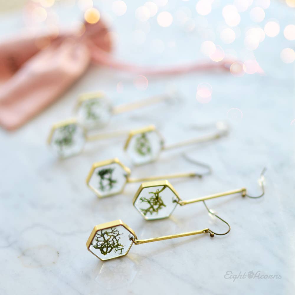 HONEYCOMB brass dangle earrings with preserved moss - La De Da