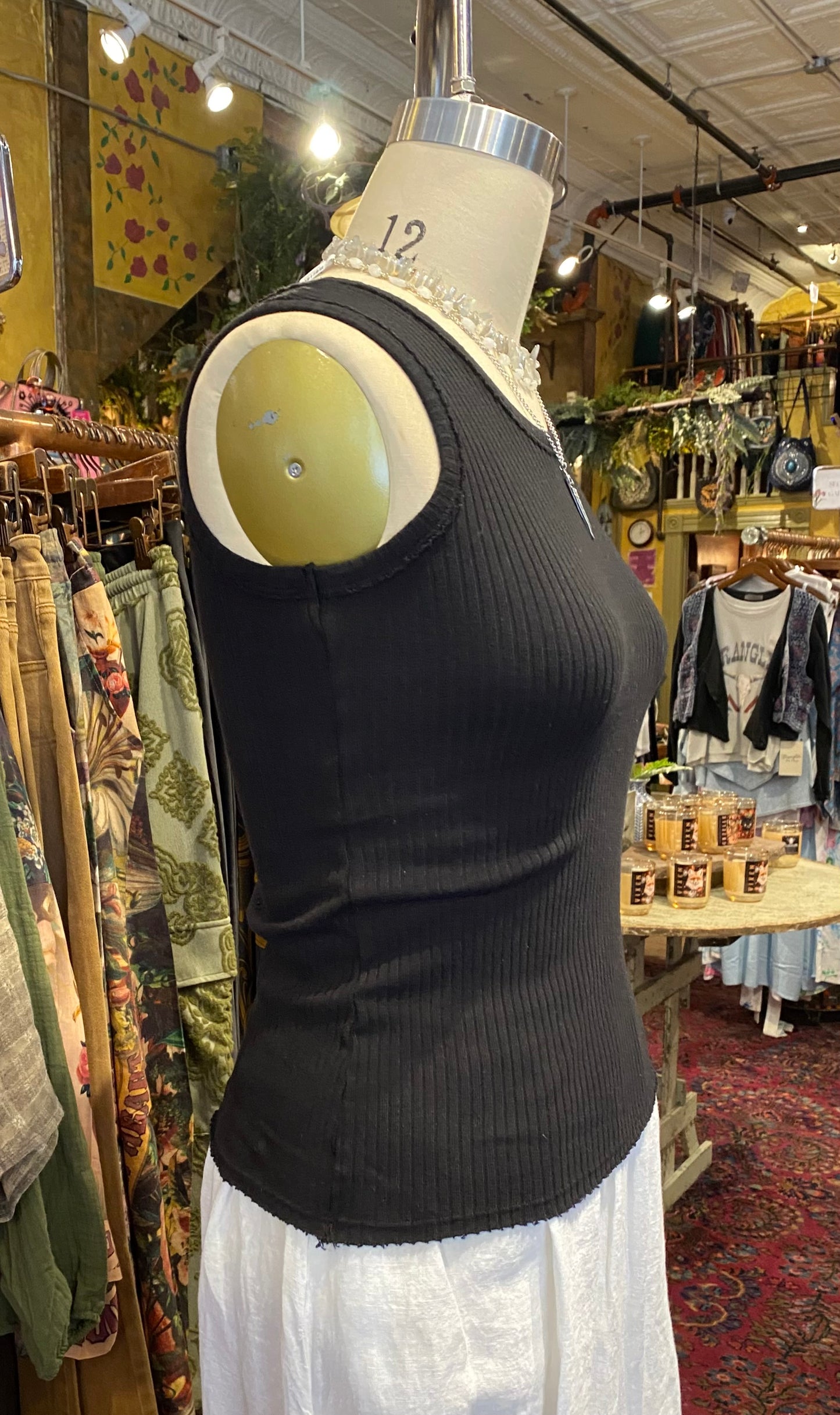 Fitted Ribbed Tank Top - Black