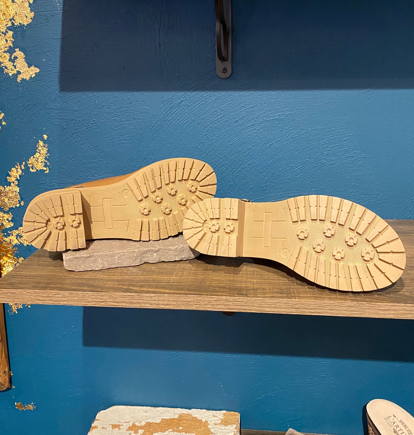 Honey Sandal - Nuthatch Bosnia