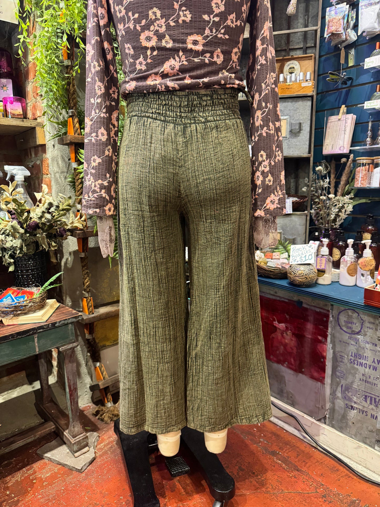Floral Embroidered Wide Leg Crop Pants - Olive