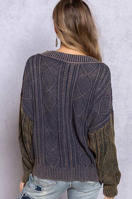 V-Neck Contrast Vintage Wash Sweater - La De Da