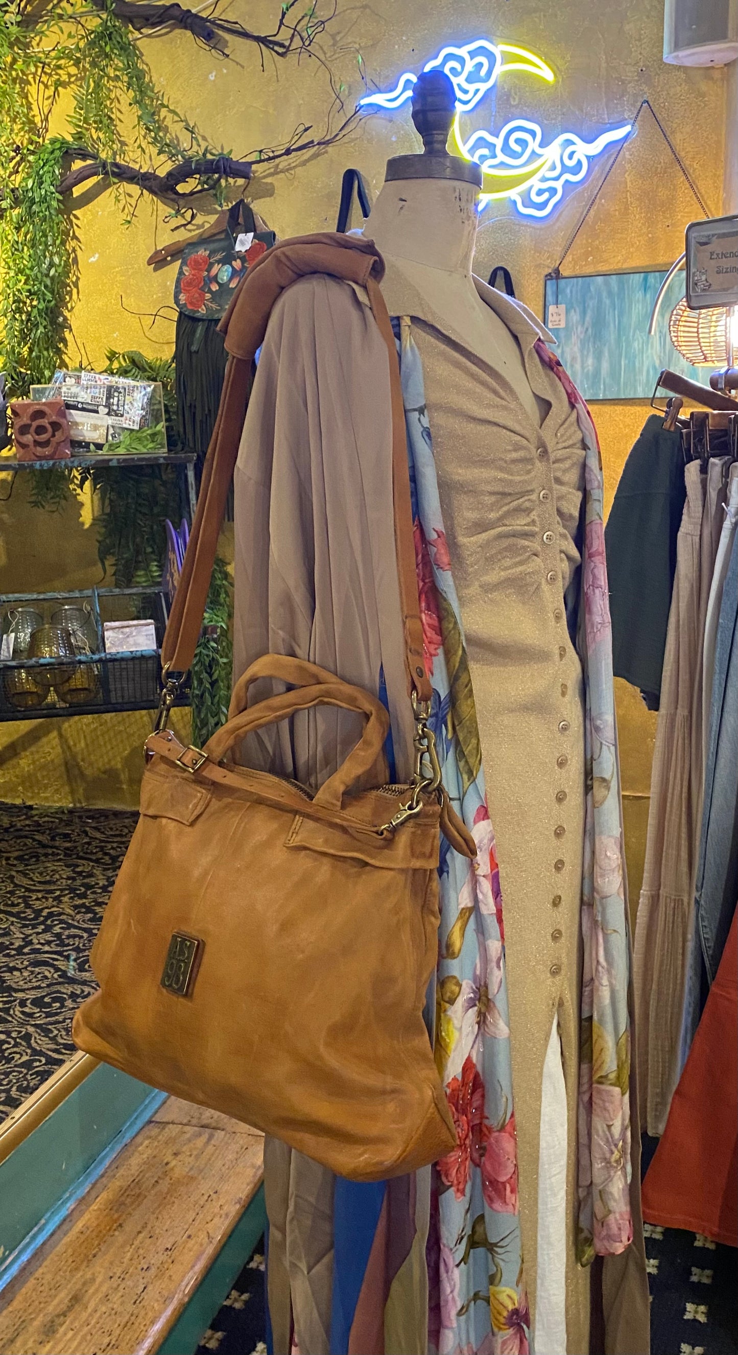 Large Leather Crossbody Bag - Camel