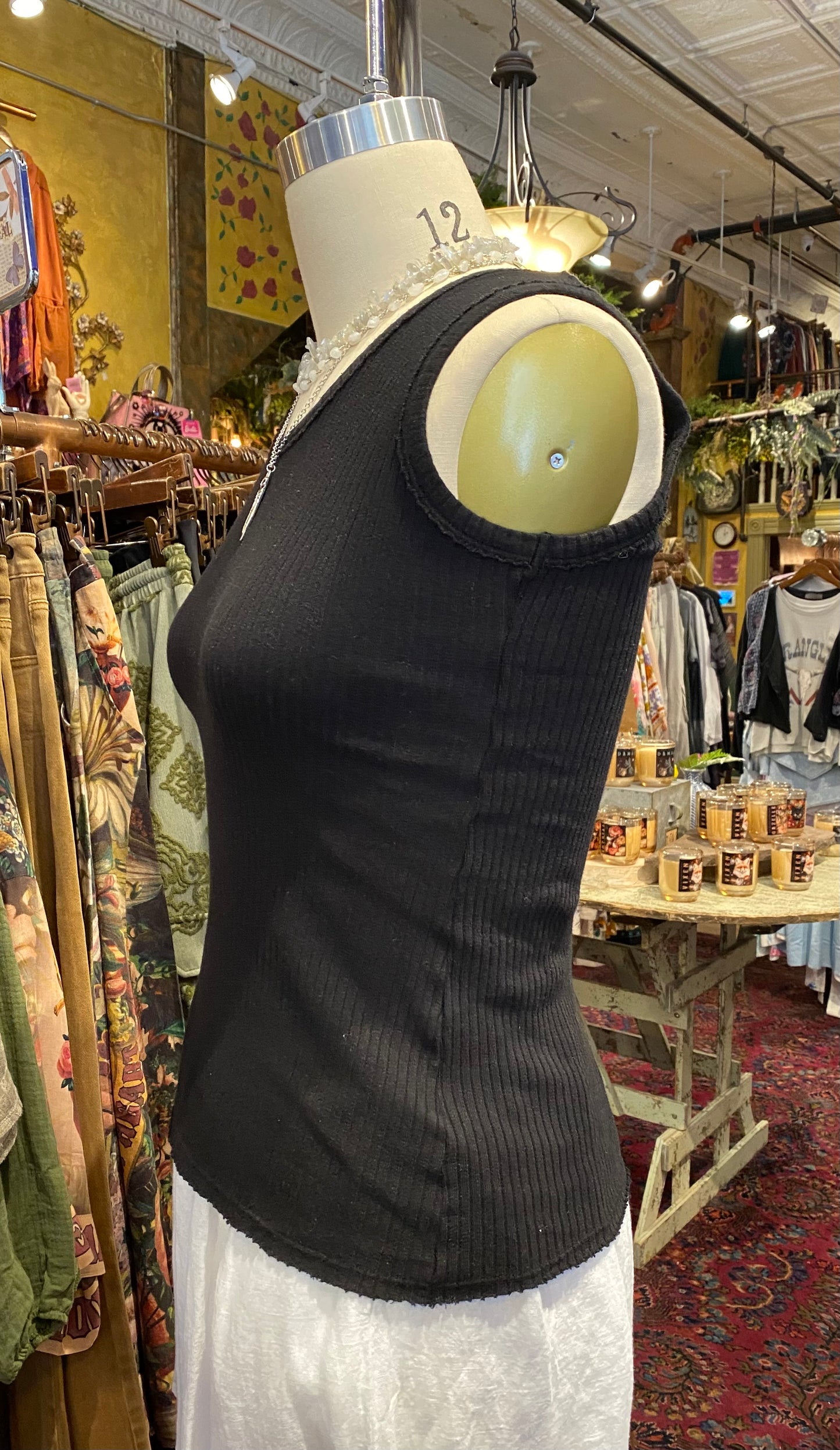 Fitted Ribbed Tank Top - Black