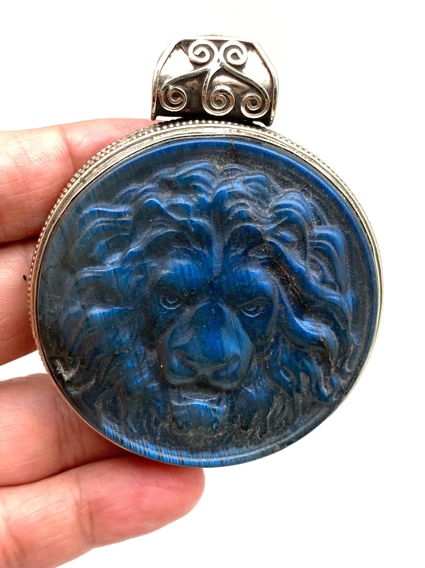 Labradorite carved lion pendant, handcrafted, white metal