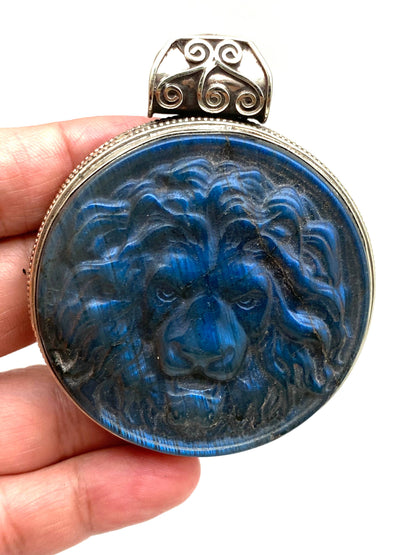 Labradorite carved lion pendant, handcrafted, white metal