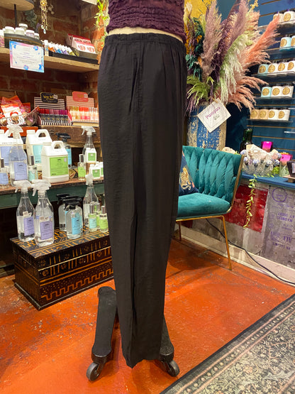 Barrel Crop Parachute Pant - Black