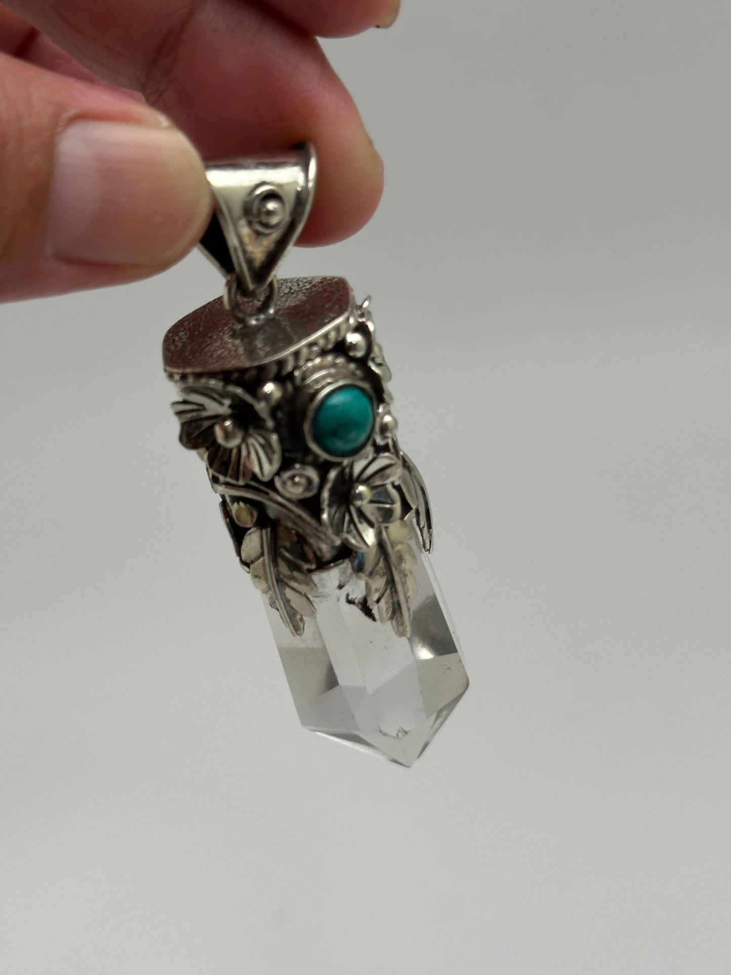 Point pendant, Quartz crystal, white metal - Turquoise