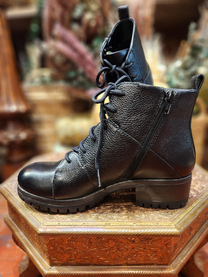 Cis Boot- Black Pebble