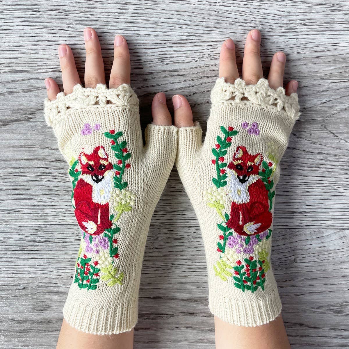 Fox Embroidered Gloves - White