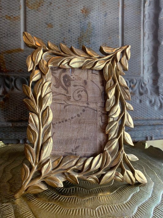 Golden Laurel 4x6 Photo Frame - La De Da