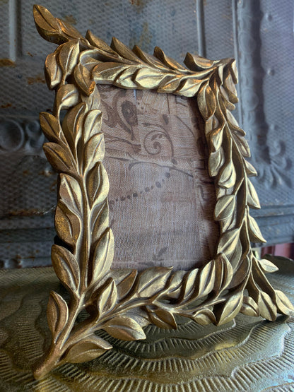 Golden Laurel 4x6 Photo Frame - La De Da
