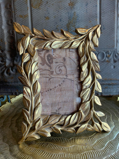 Golden Laurel 4x6 Photo Frame - La De Da