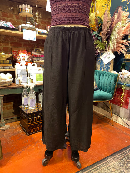 Barrel Crop Parachute Pant - Black