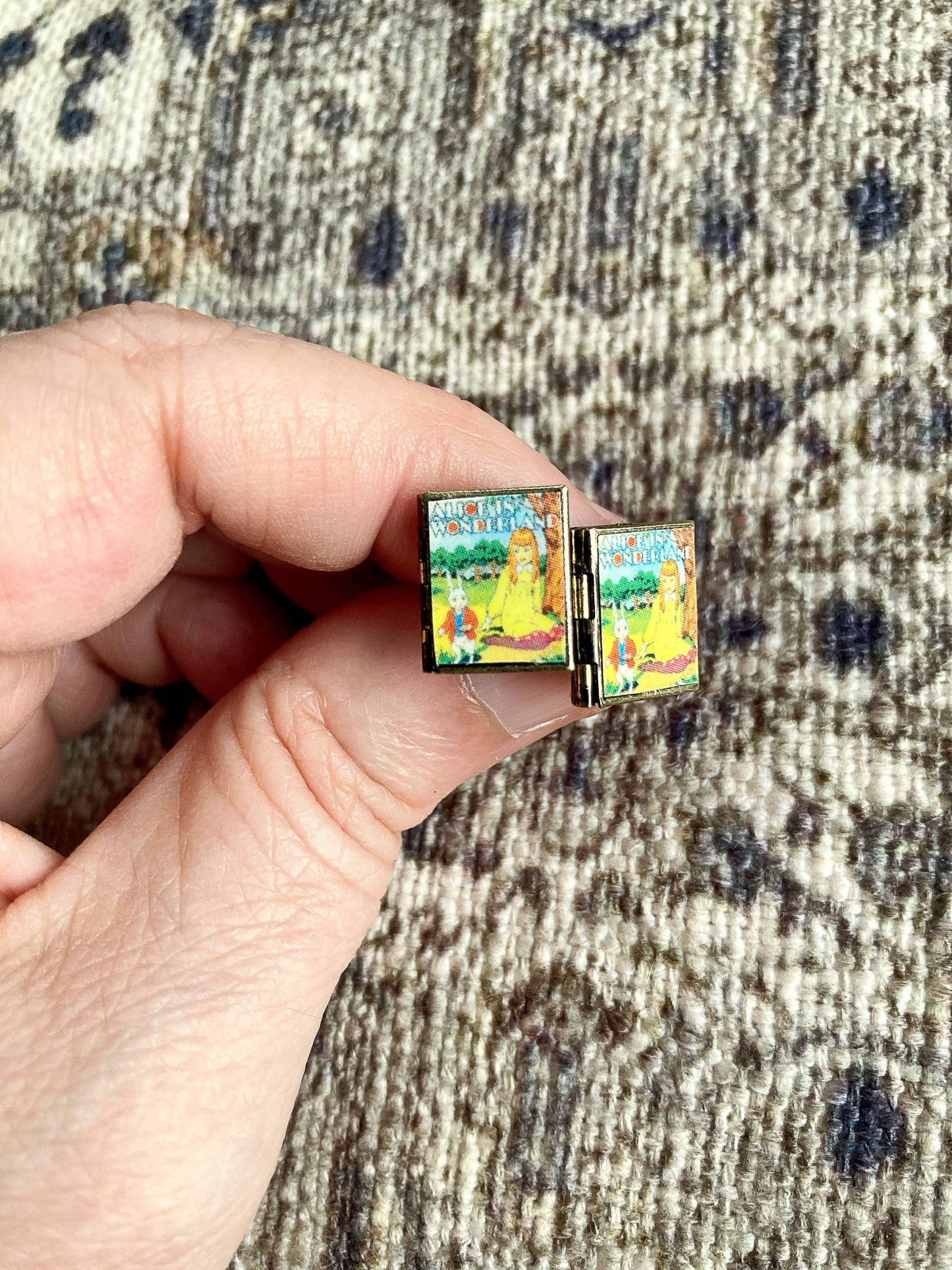 Post Earrings Book Locket Alice In Wonderland- Picnic