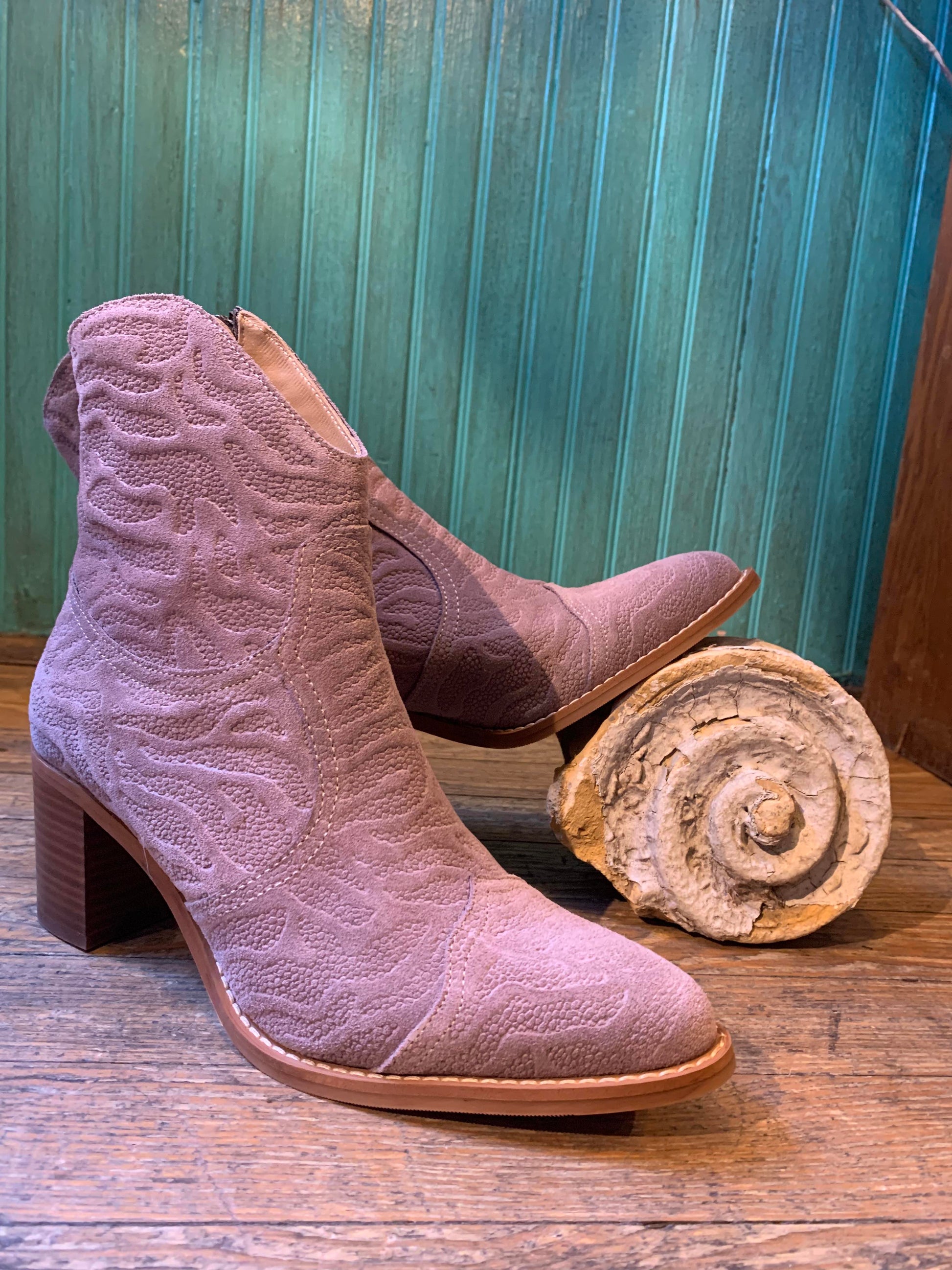 Tea Bootie in Glamour Rose - La De Da