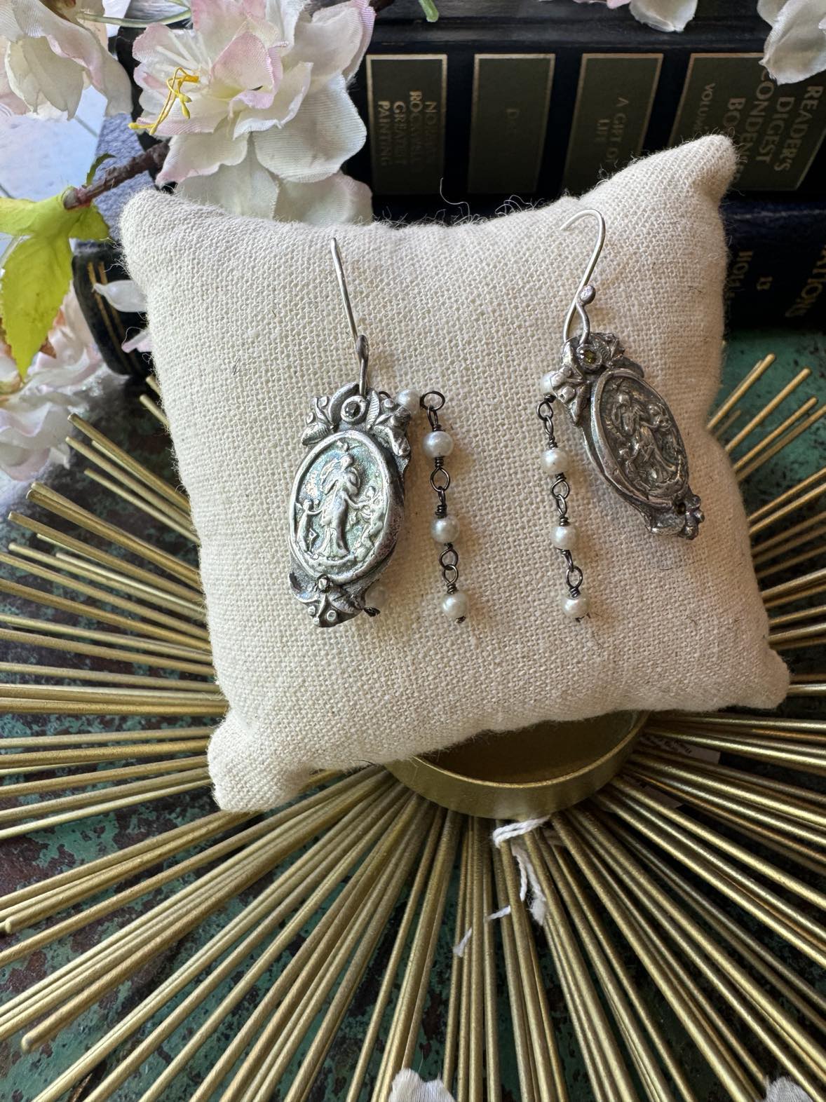 Virgin Mary Earring *724SE52