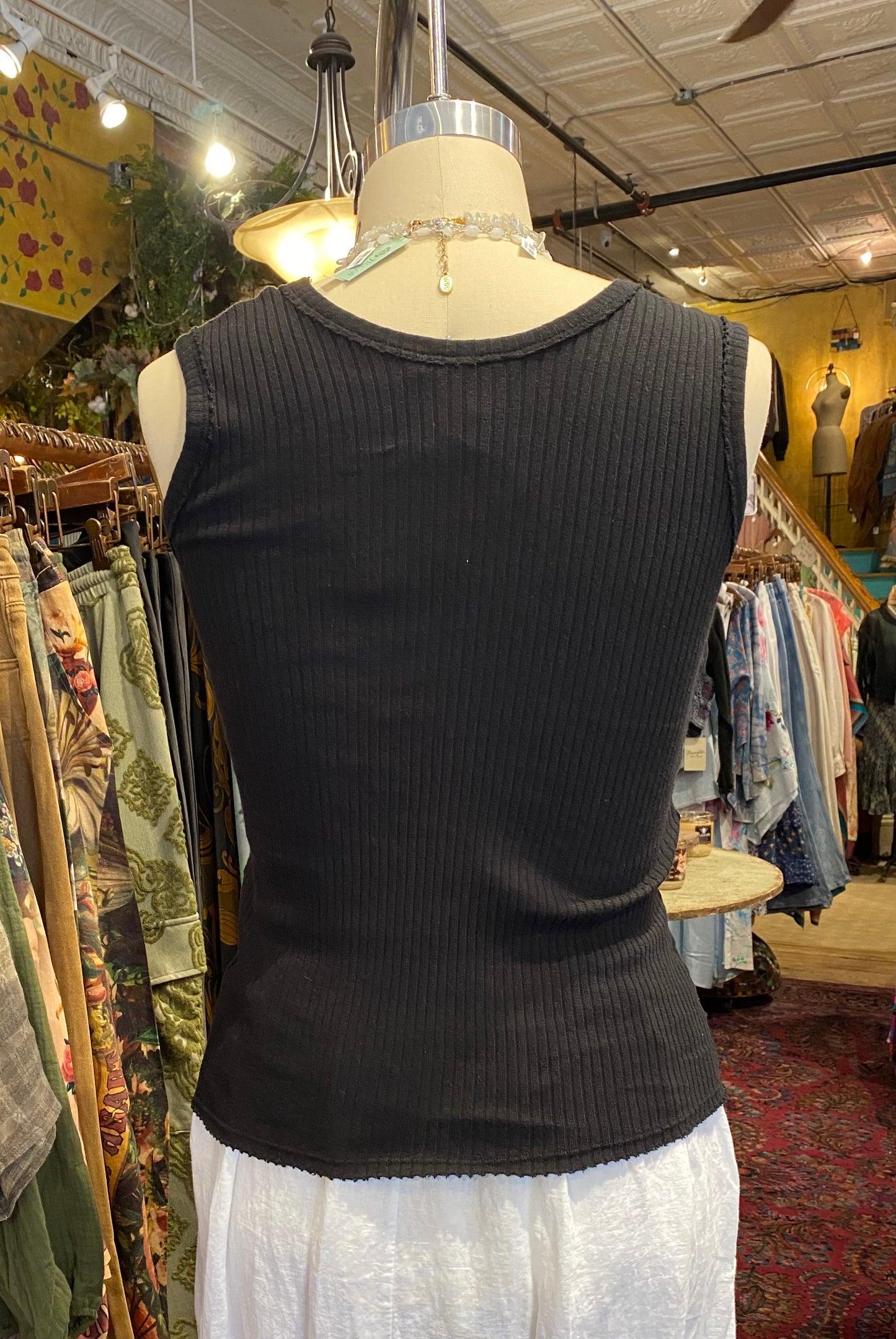 Fitted Ribbed Tank Top - Black