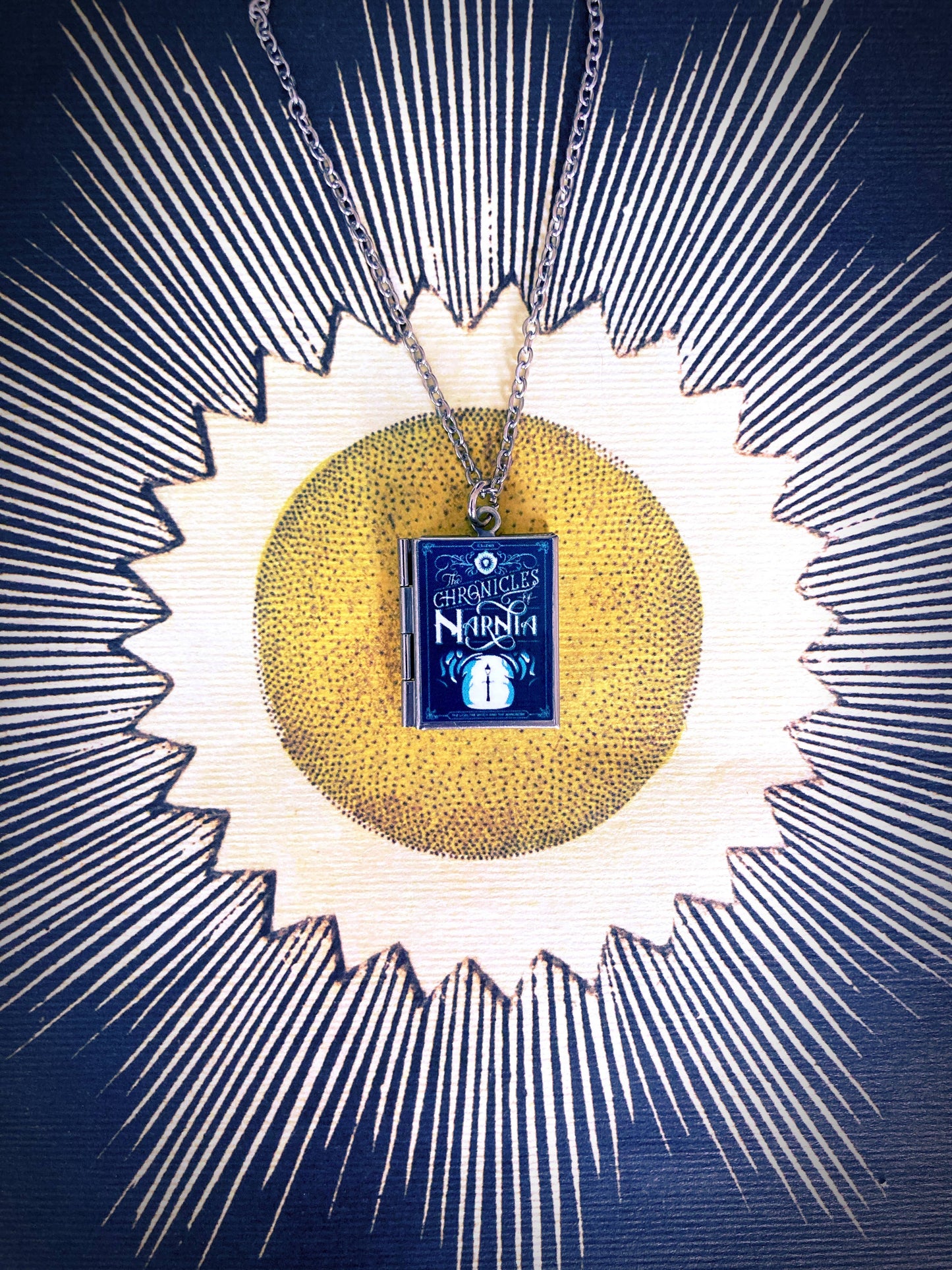 Book Locket Chronicles of Narnia - Lamp Post  - Stainless Steel