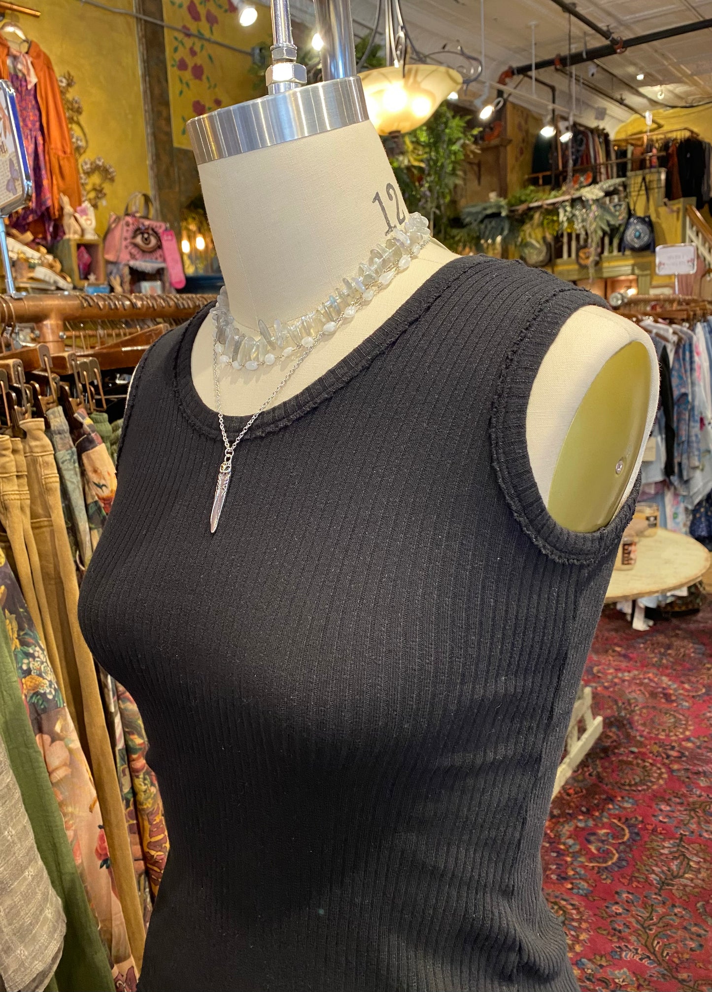 Fitted Ribbed Tank Top - Black
