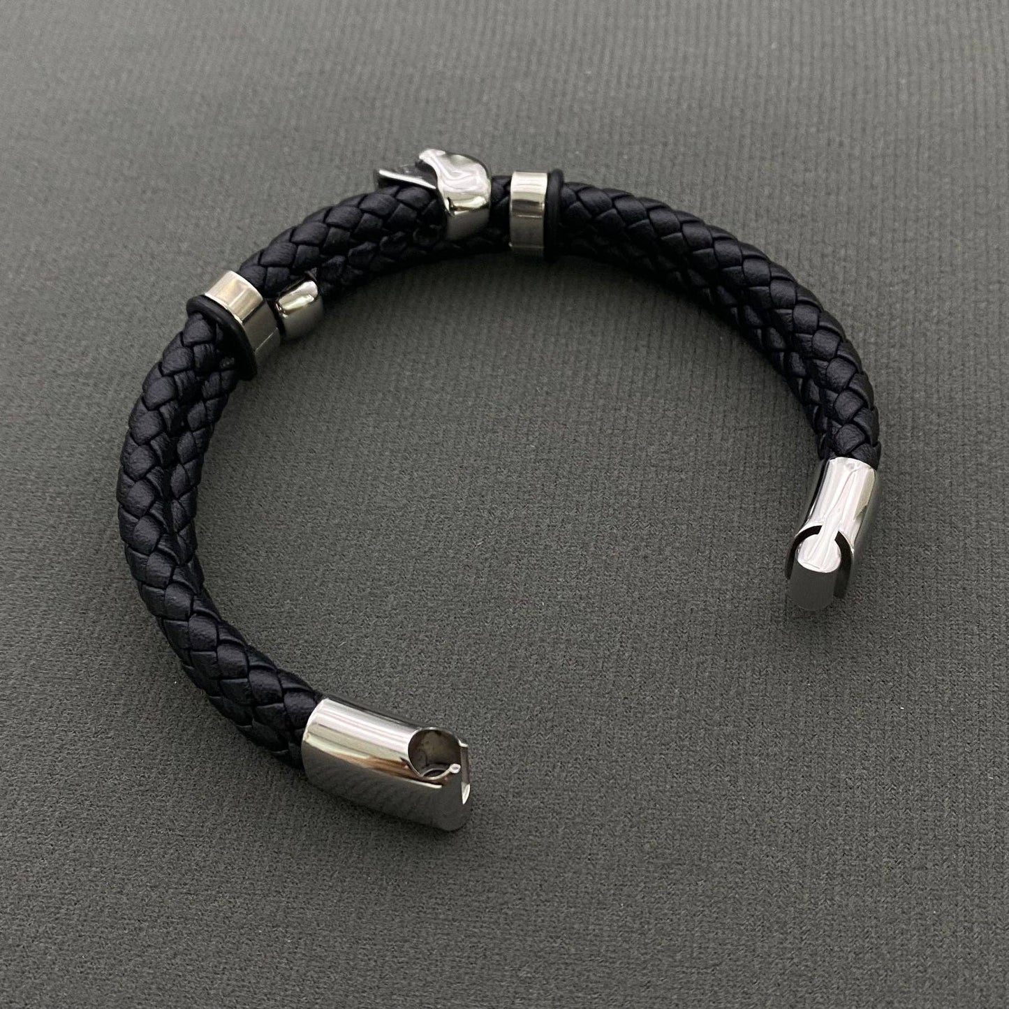 Double Skull Men's Charm Leather Bracelet