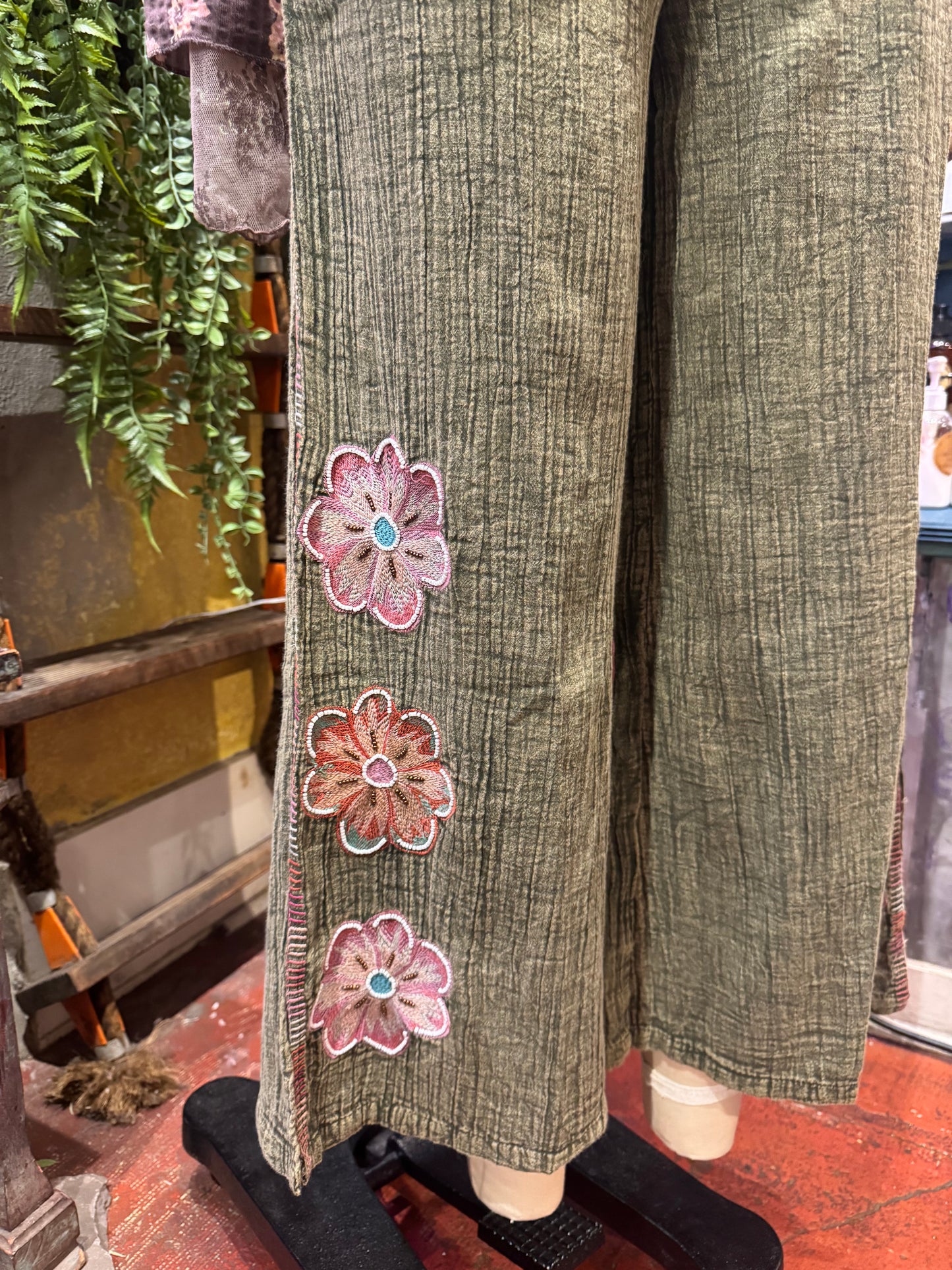 Floral Embroidered Wide Leg Crop Pants - Olive
