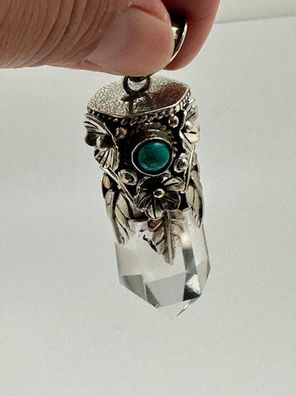 Point pendant, Quartz crystal, white metal - Turquoise