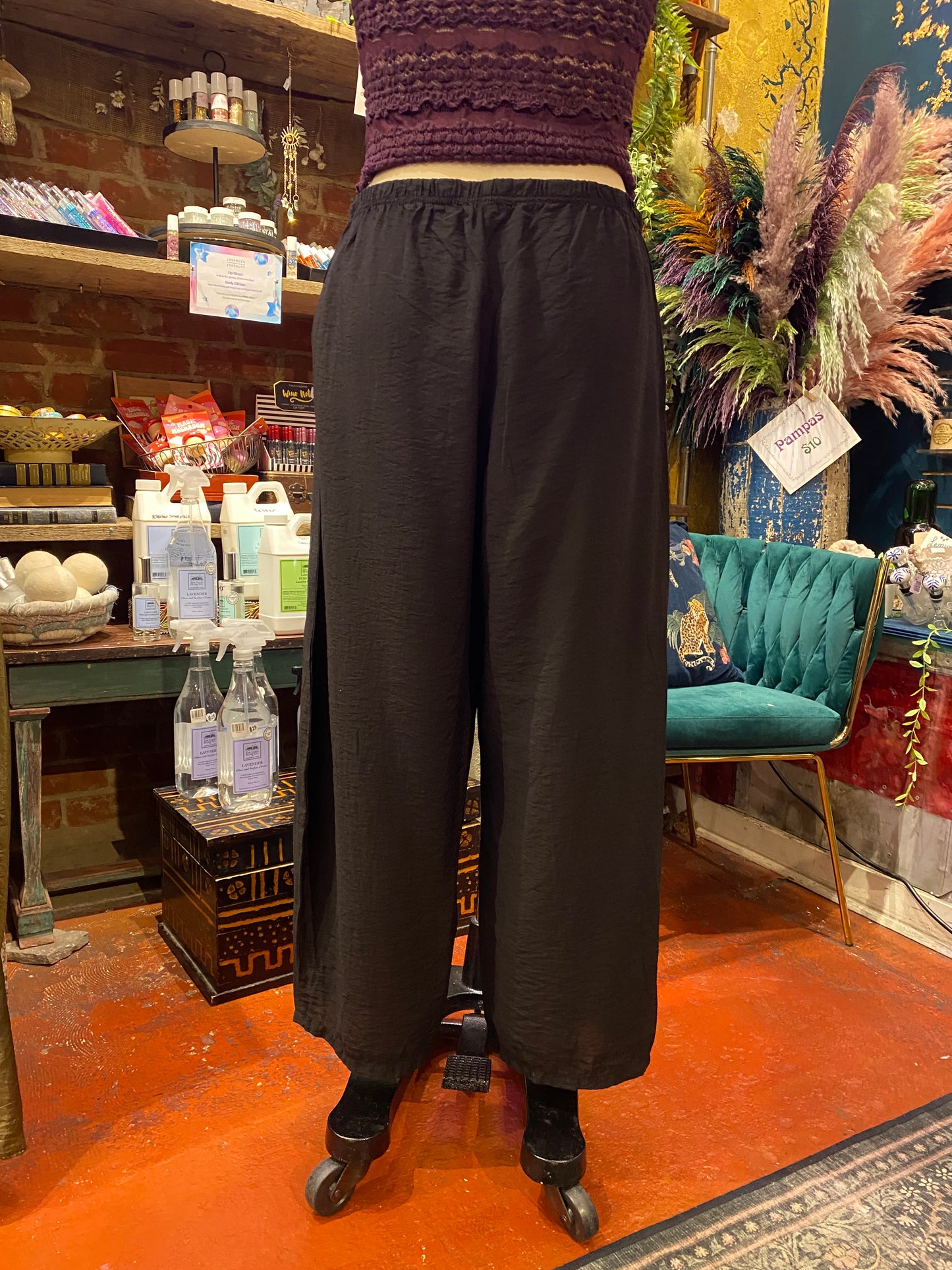 Barrel Crop Parachute Pant - Black