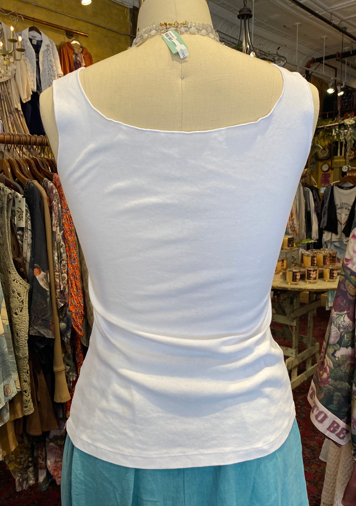 Fitted Tank Top w/ Lettuce Hem - White