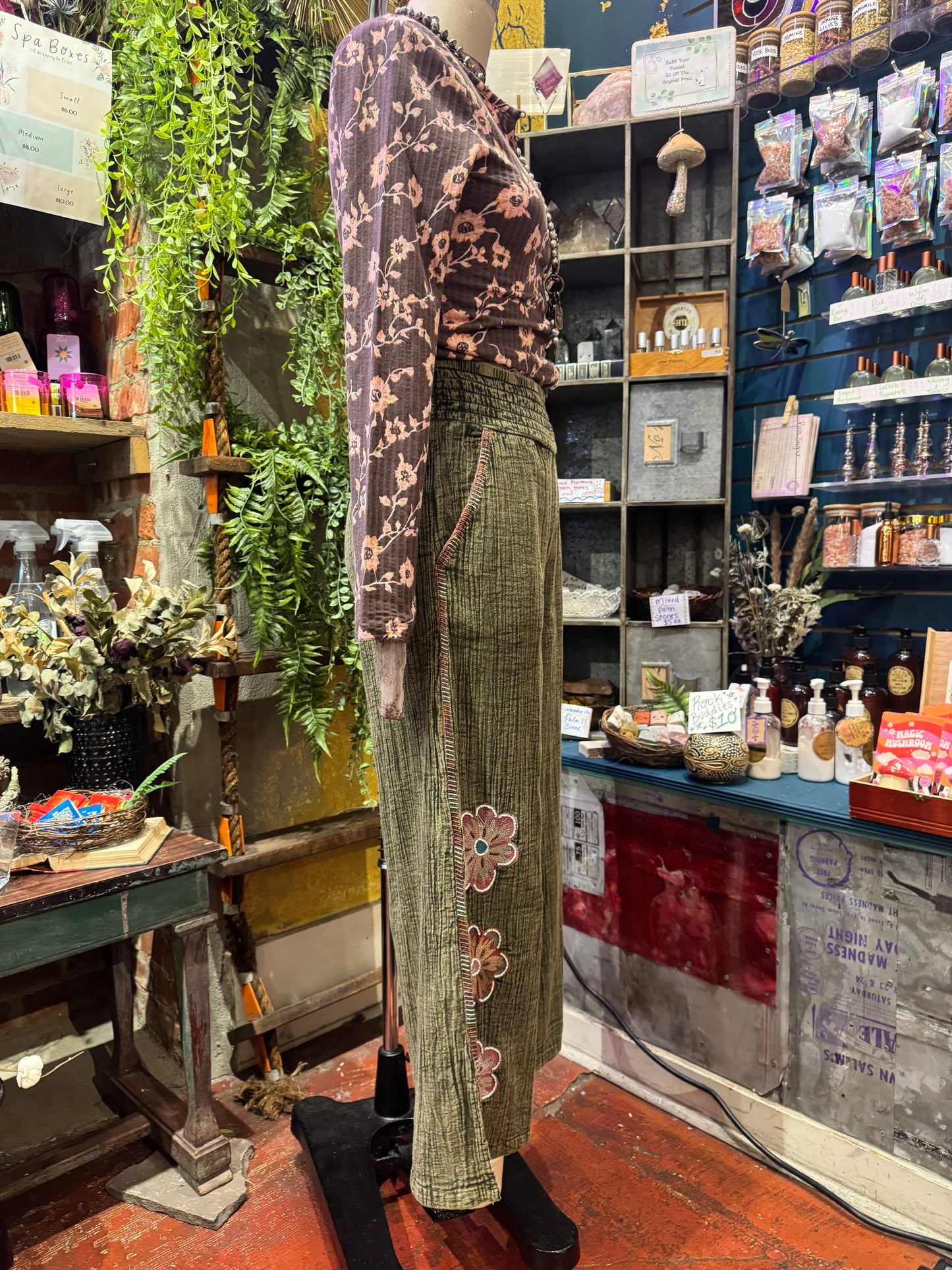 Floral Embroidered Wide Leg Crop Pants - Olive
