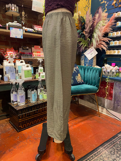 Barrel Crop Parachute Pant - Clay