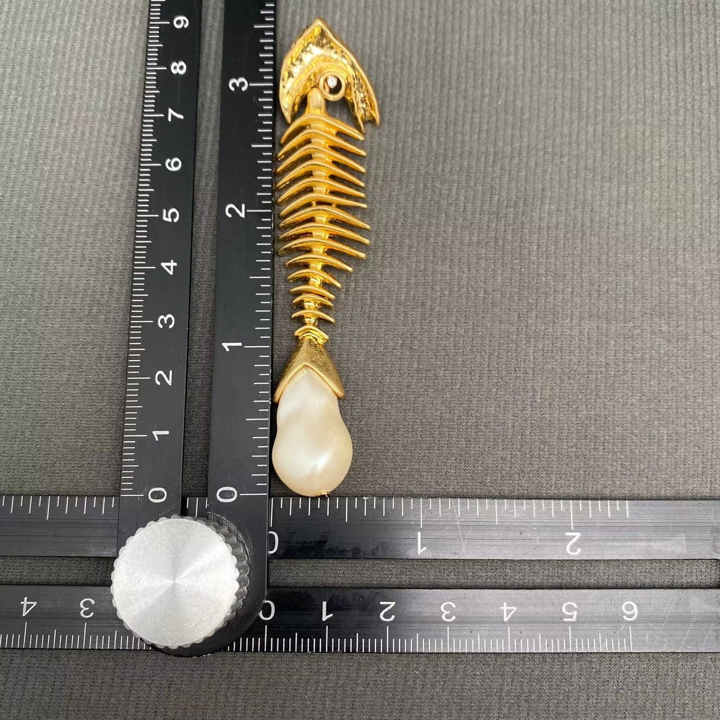 Vintage Baroque Pearl Inlaid Fishbone 18K Golden Earrings