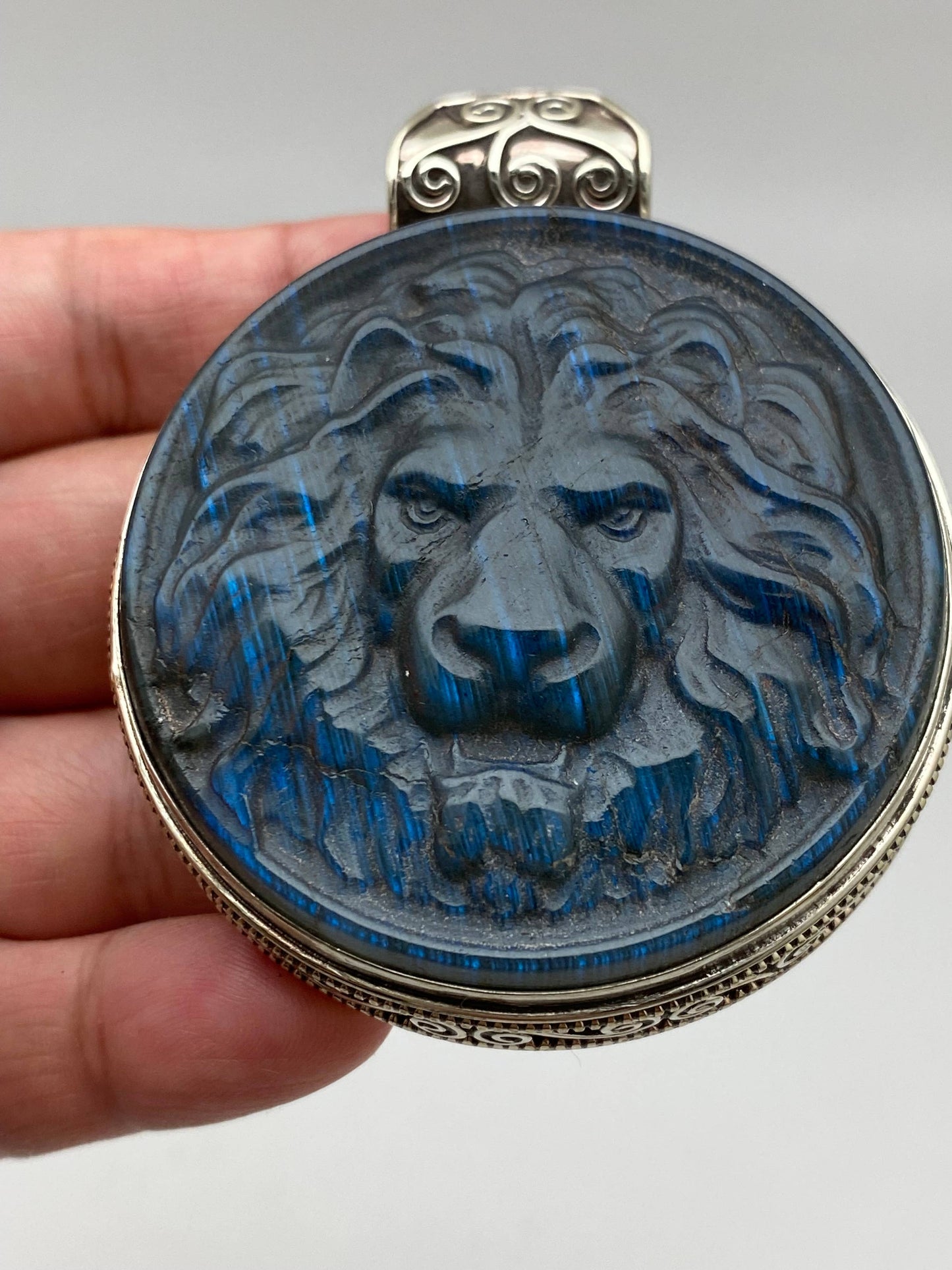 Labradorite carved lion pendant, handcrafted, white metal