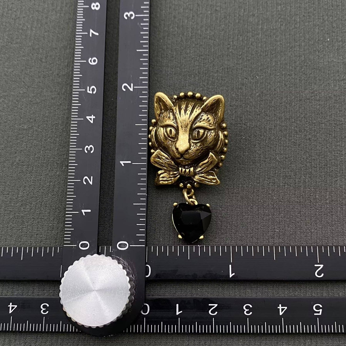 Vintage Black Heart-shaped Glass Cat Head Post Earrings