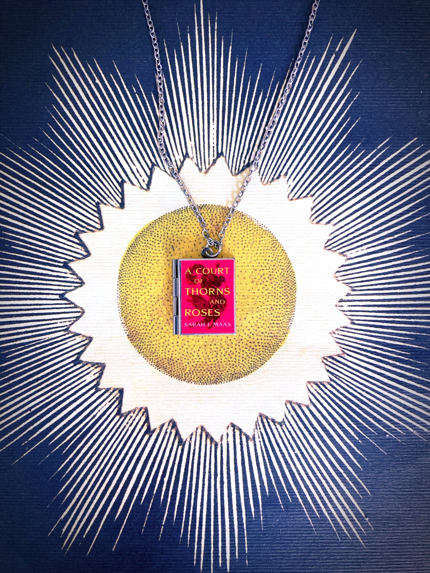 Book Locket A Court of Thorns and Roses - Stainless Steel