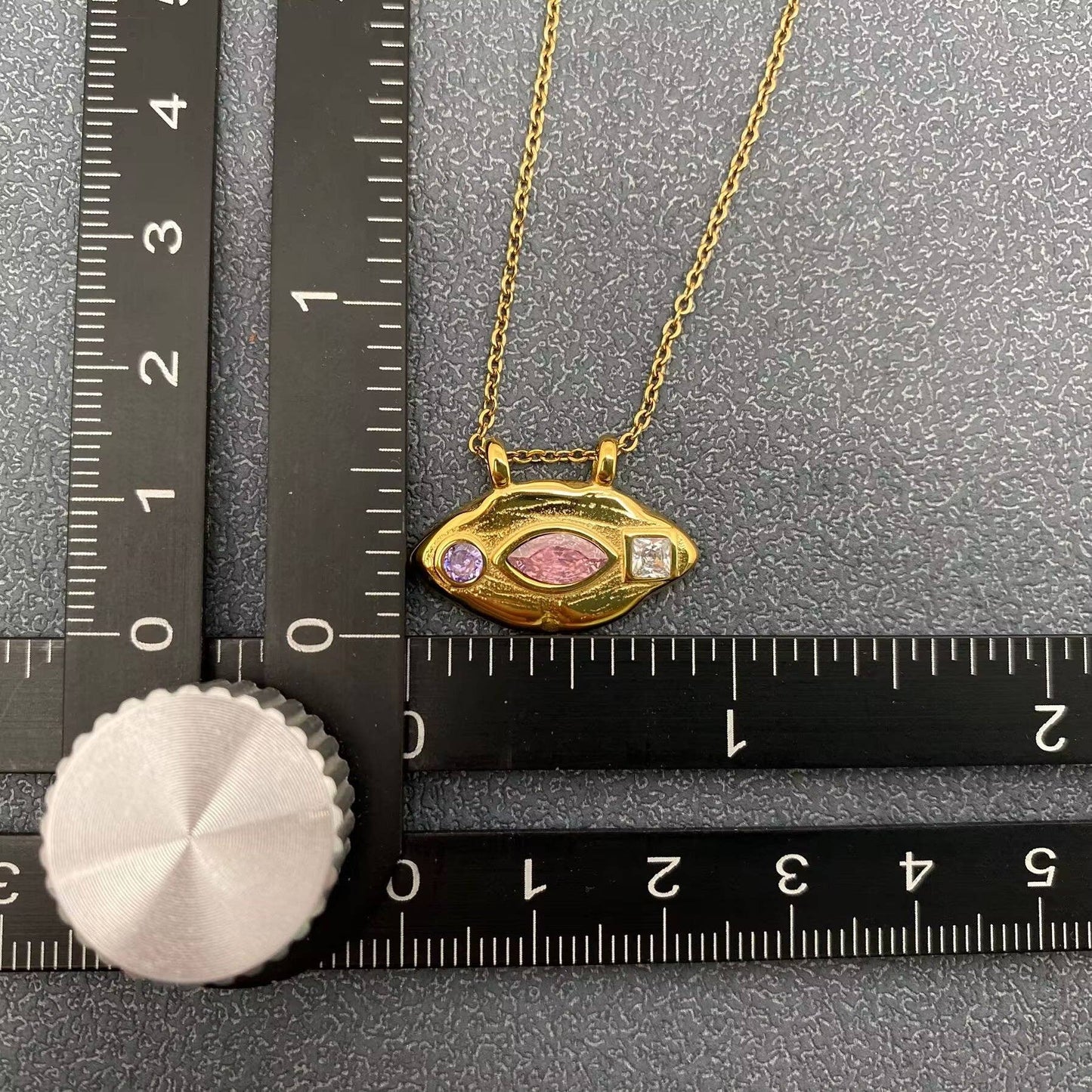 Inlaid Zircon Lip Shape Charm Necklace