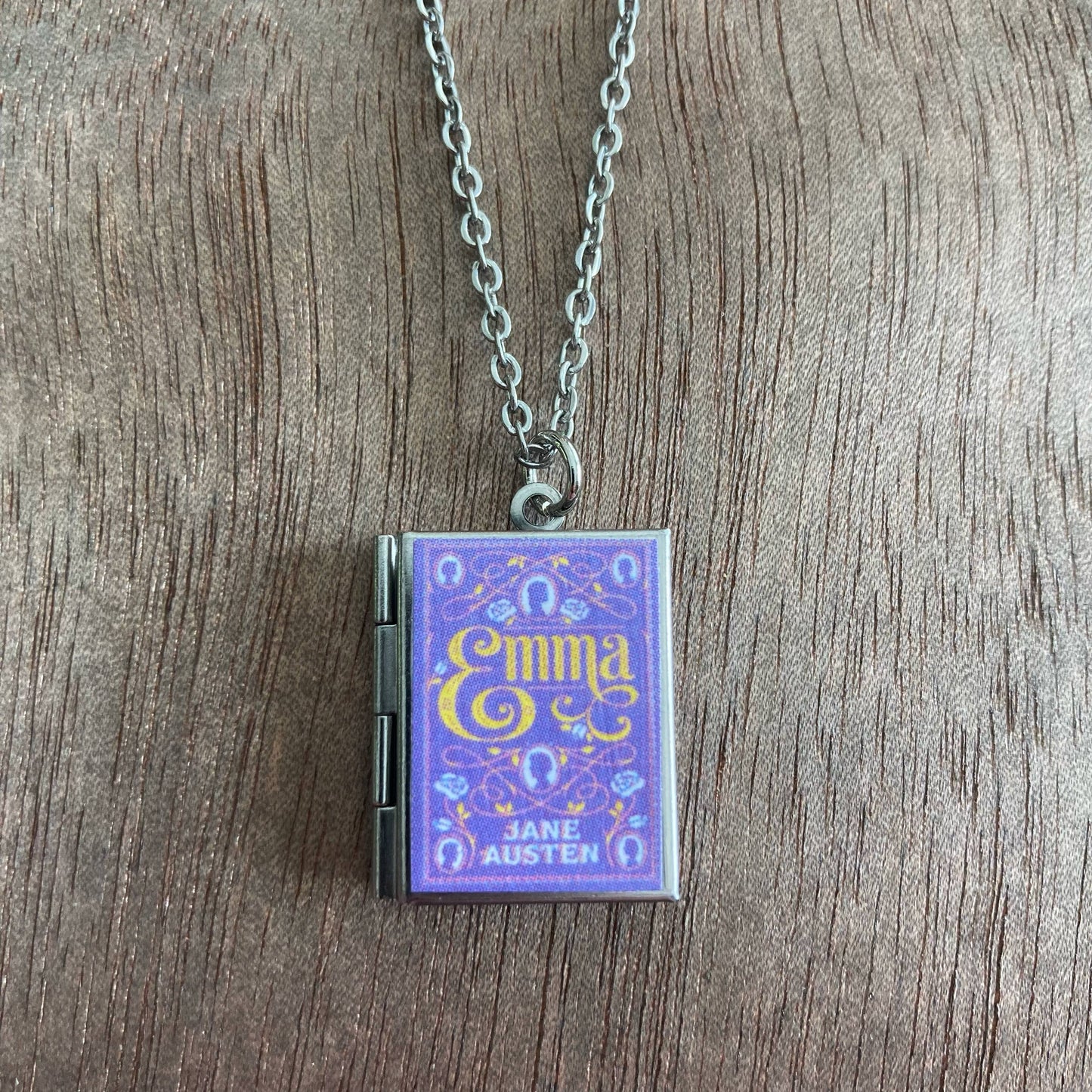 Book Locket Emma - Lilac Filagree - Stainless Steel
