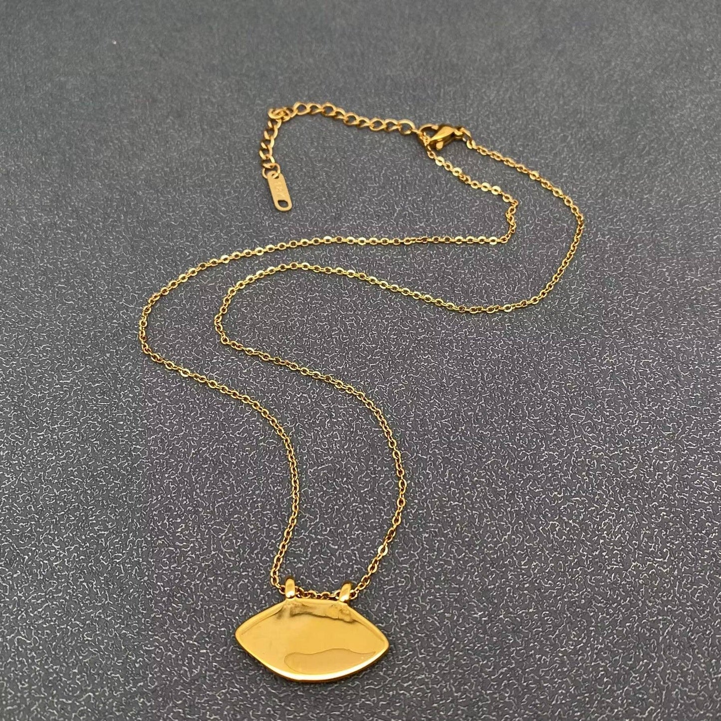 Inlaid Zircon Lip Shape Charm Necklace