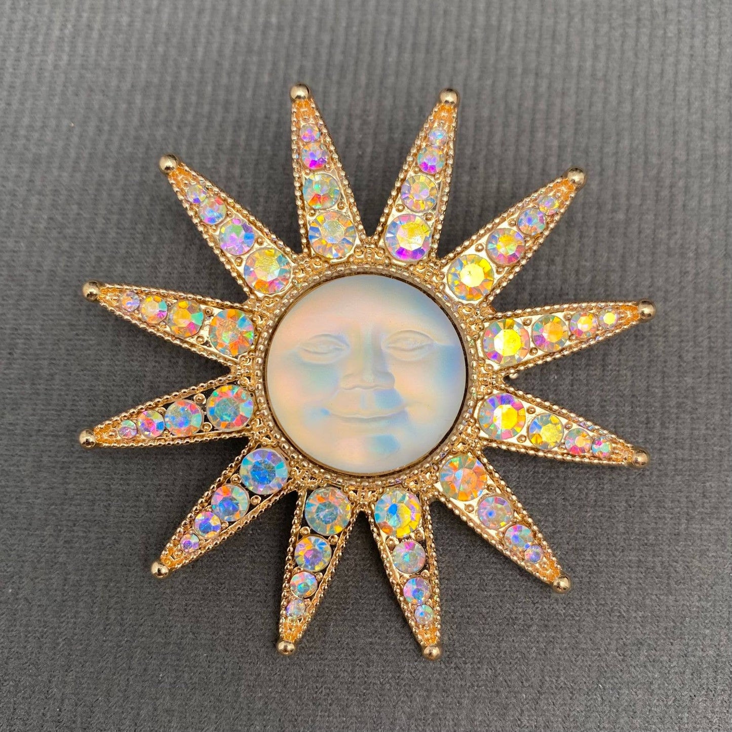 Vintage Rhinestone Inlaid Gold-plated Sun Brooch - MS