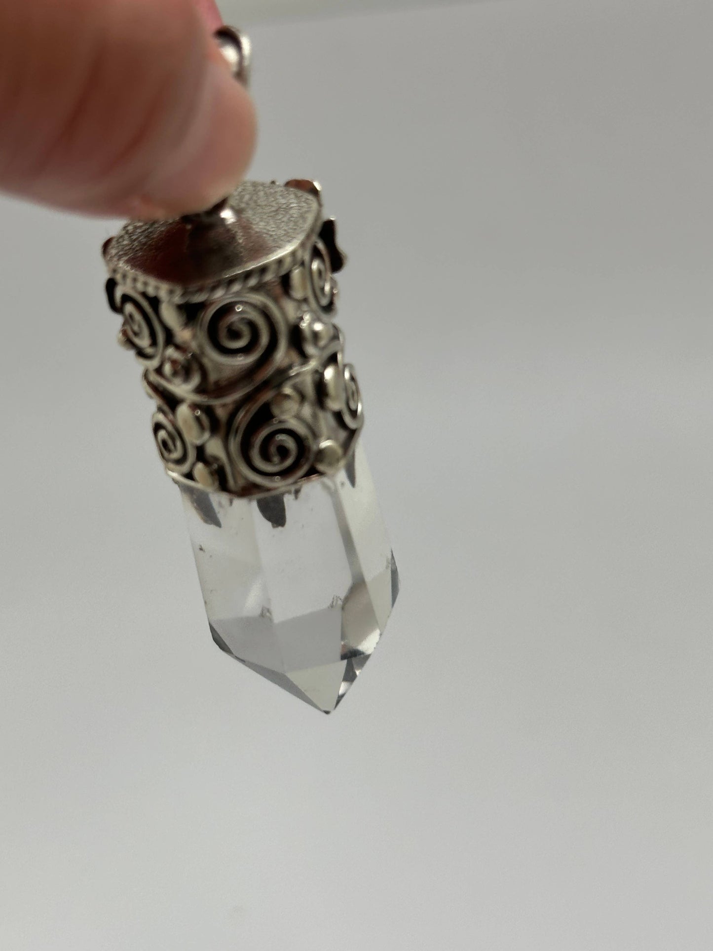 Point pendant, Quartz crystal, white metal - Turquoise