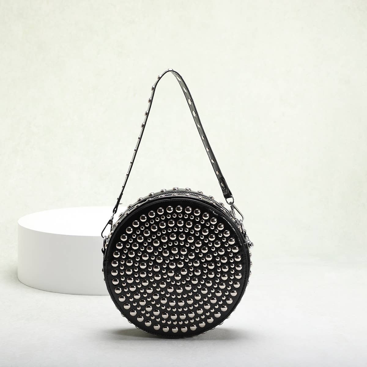 Round rivet bag funny pack - Black