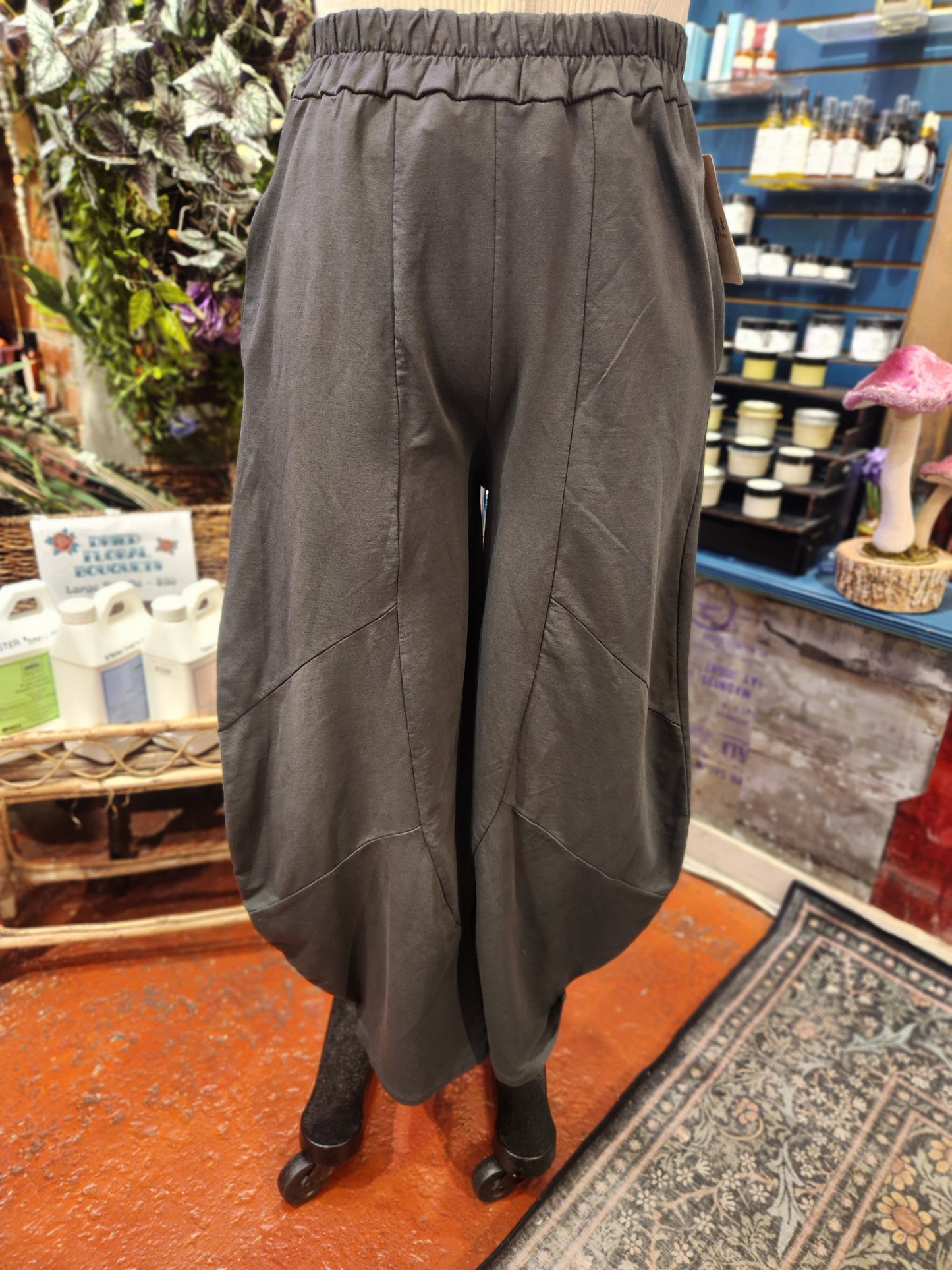 Saga Genie Barrel Pants