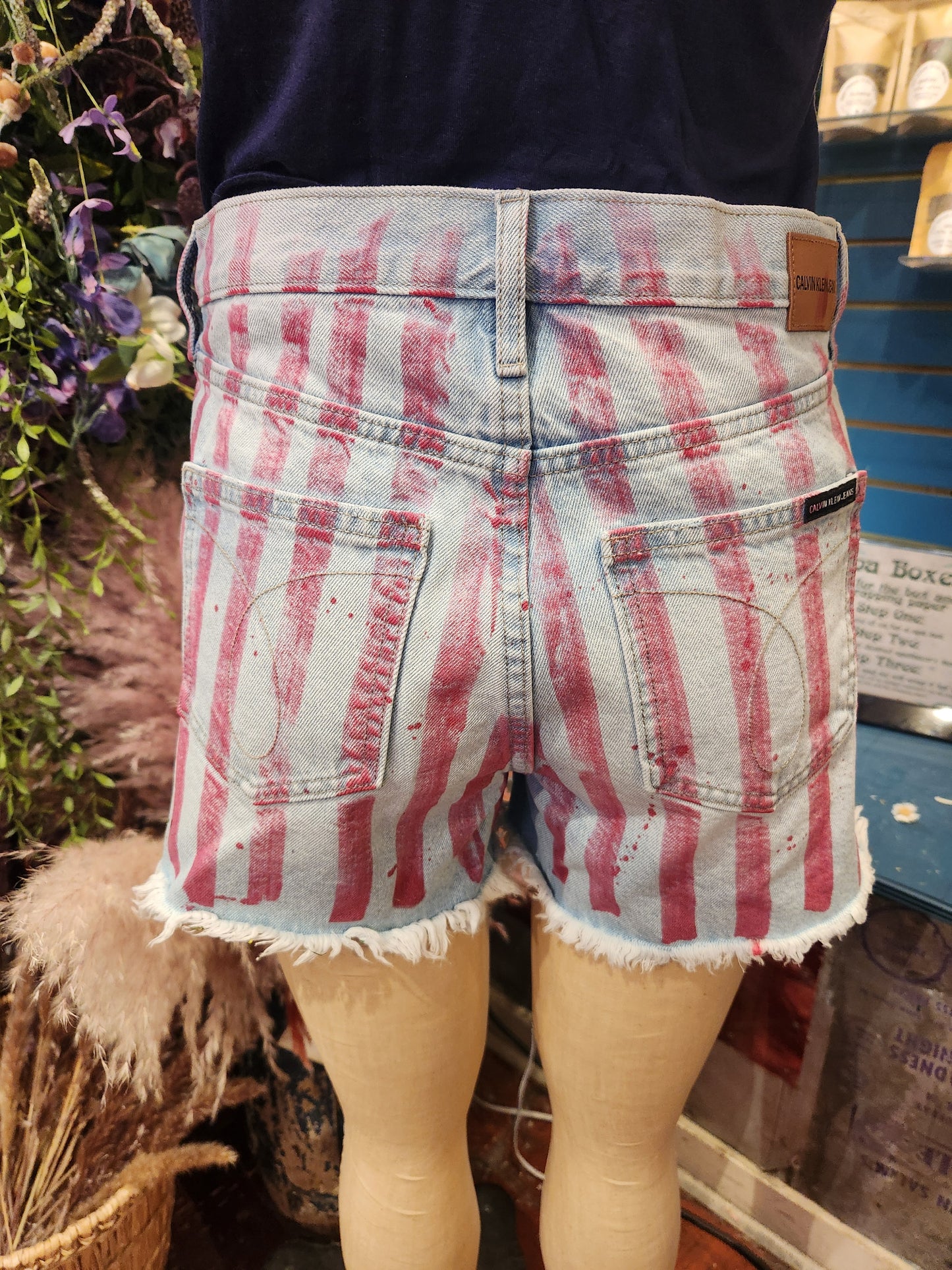 Traumatism Art Stink Eye Hare Shorts