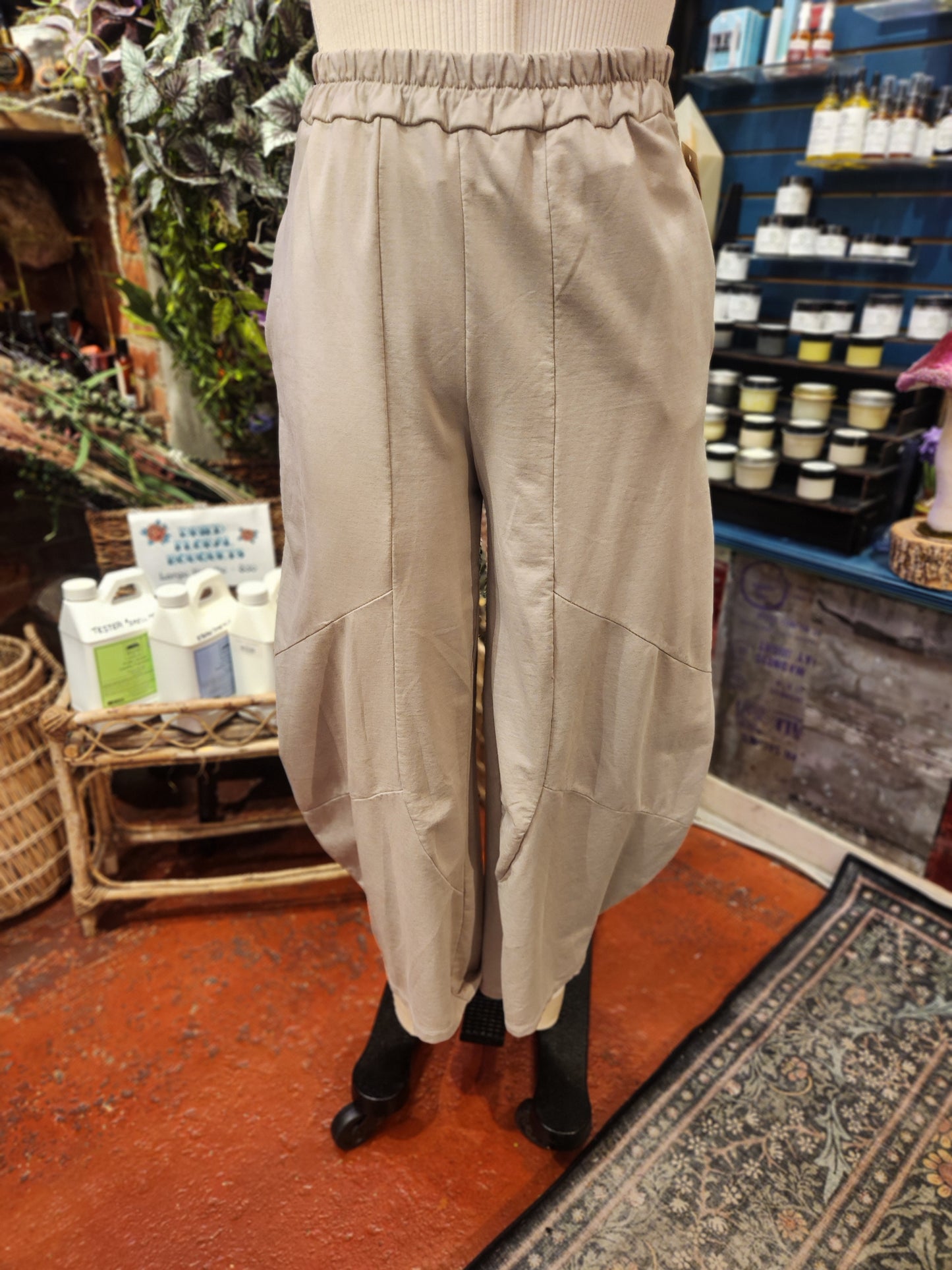 Saga Genie Barrel Pants