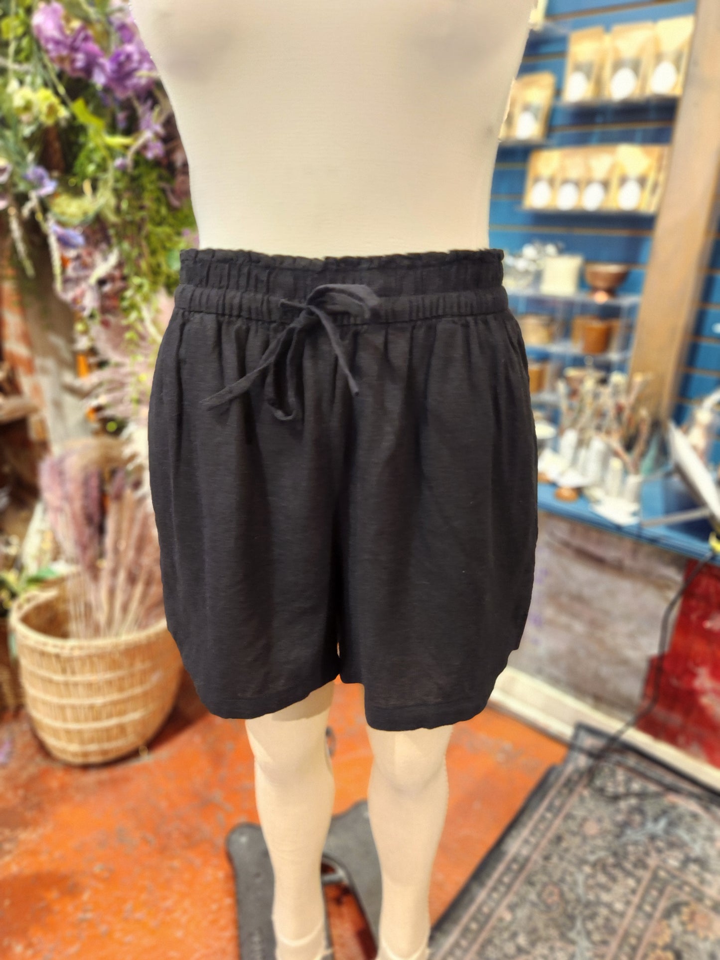 Ihinno Linen Blend Shorts